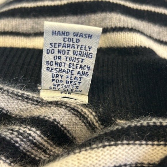 🖤”Lord & Taylor” Women’s Two-Ply 100% Cashmere Black/White/Gray Striped Sweater🩶 - Picture 10 of 10